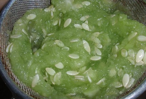 Bylinkovo-okurkový nápoj